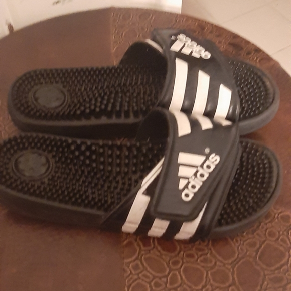 Addidas andals - Picture 1 of 5